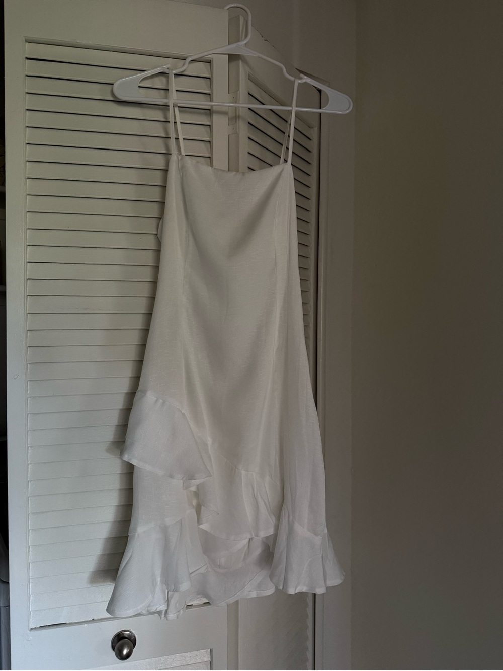 Women’s White Ruffle Hem Dress size L
